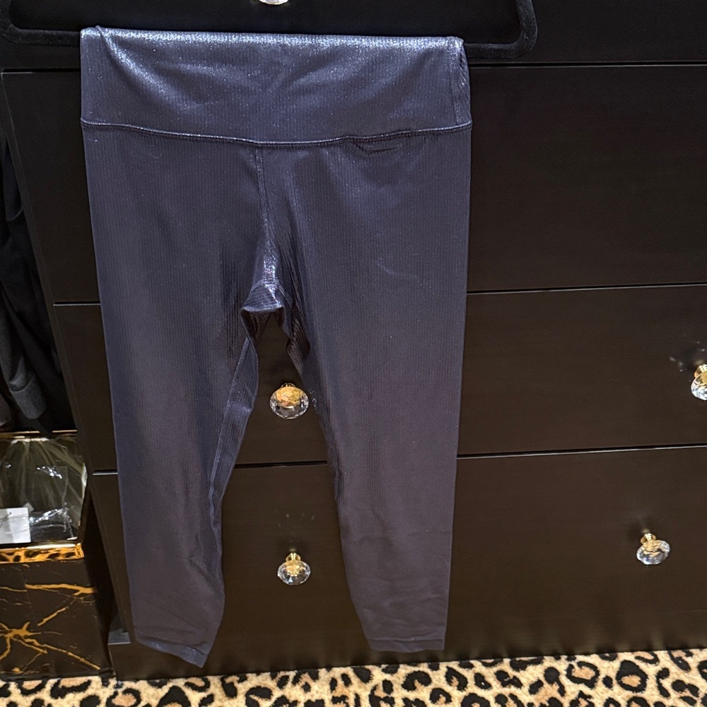 NWOT LULULEMON METALLIC BLUE LEGGINGS SIZE 6